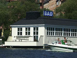 Liljeholmsbadet sett fr�n sj�sidan